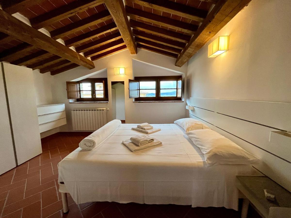 I Tre Casali Apartment Volterra Bagian luar foto