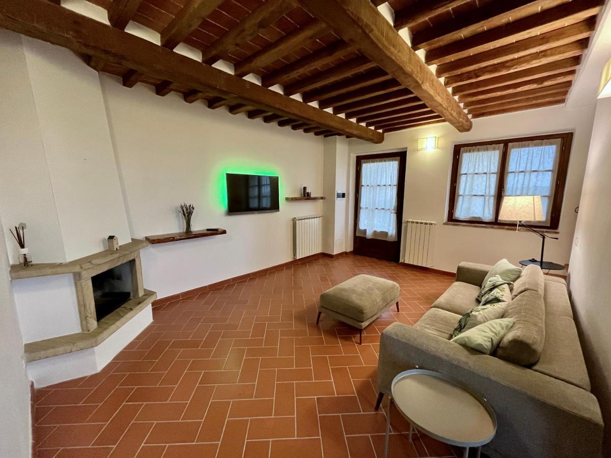 I Tre Casali Apartment Volterra Bagian luar foto