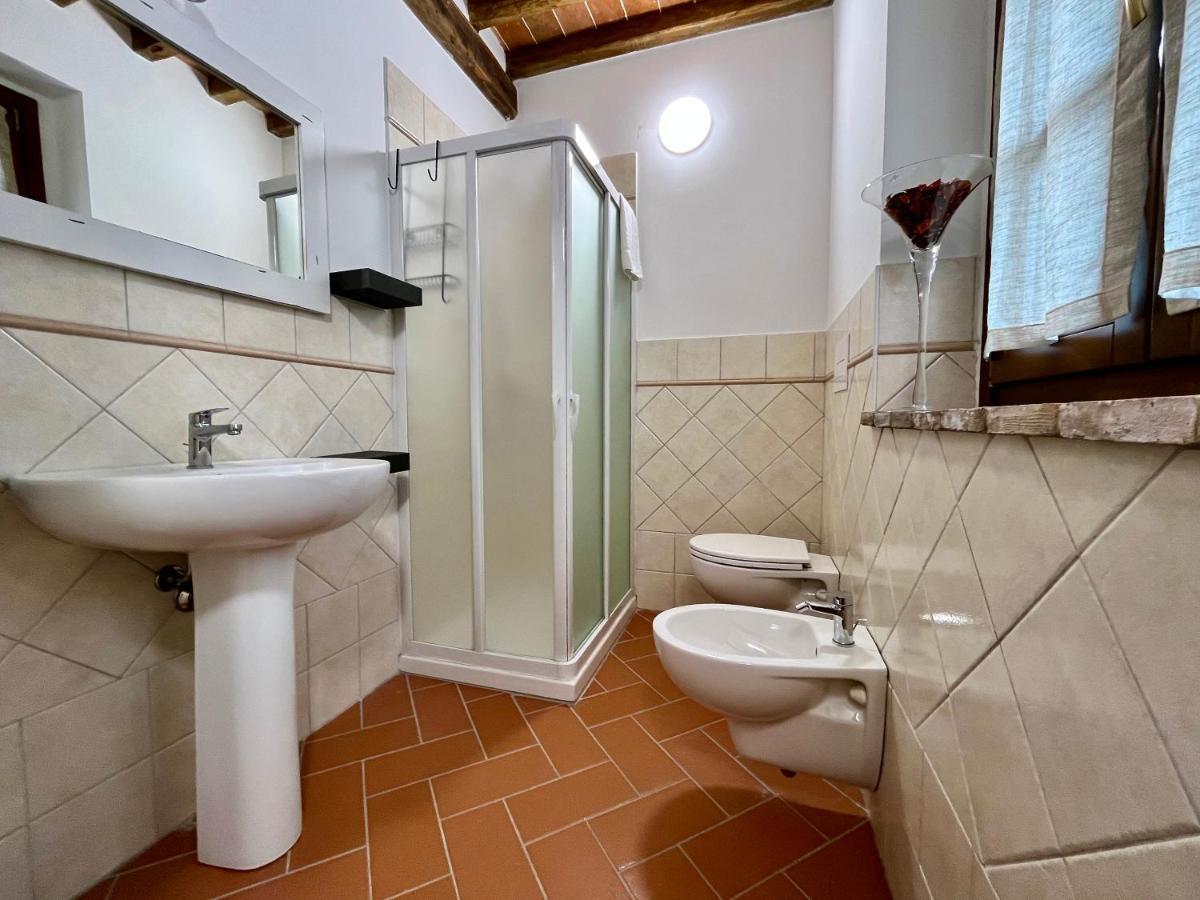 I Tre Casali Apartment Volterra Bagian luar foto