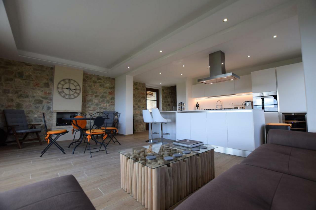 I Tre Casali Apartment Volterra Bagian luar foto