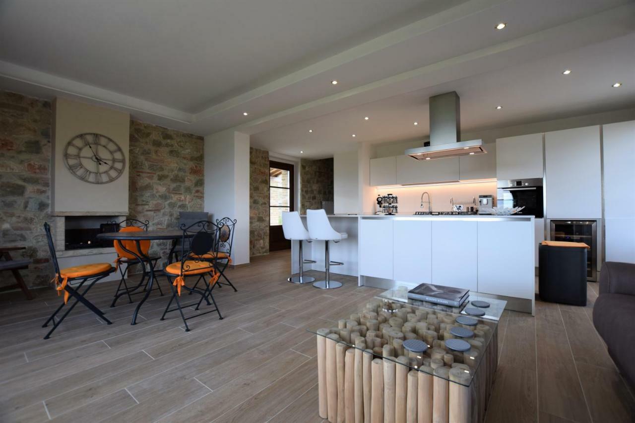 I Tre Casali Apartment Volterra Bagian luar foto