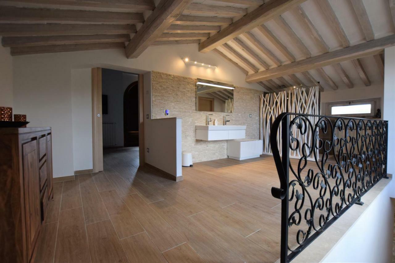I Tre Casali Apartment Volterra Bagian luar foto