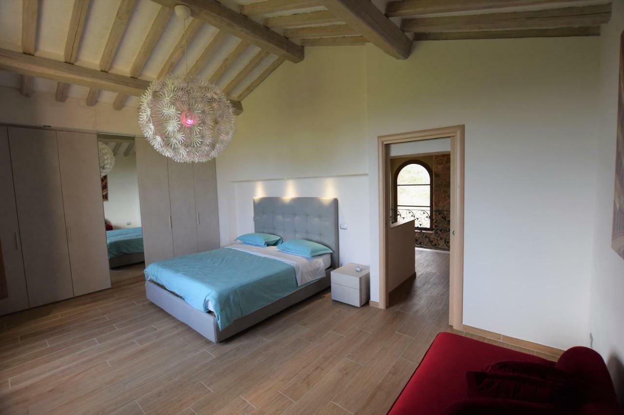 I Tre Casali Apartment Volterra Bagian luar foto
