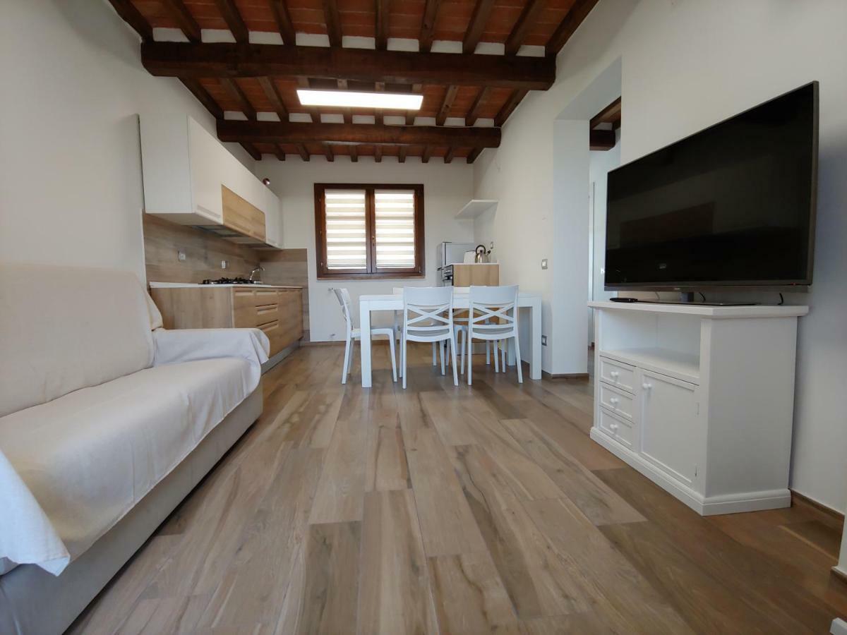 I Tre Casali Apartment Volterra Bagian luar foto